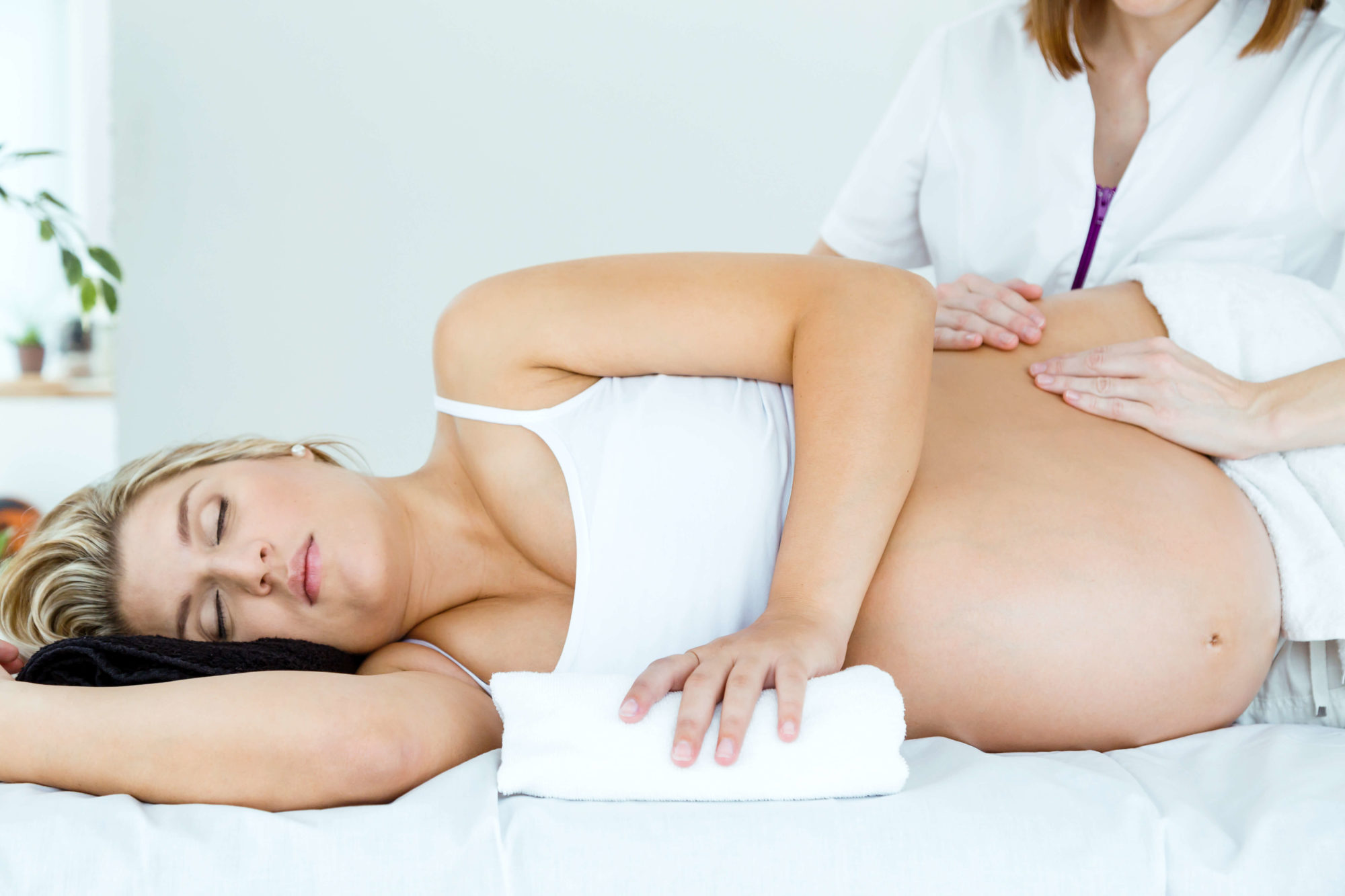 4 Ways Massage Is Incredibly Beneficial for Mothers-To-Be